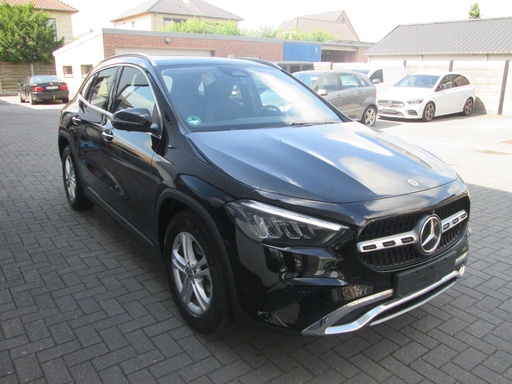 Mercedes-Benz GLA 200 DISTRONIC MEMORY