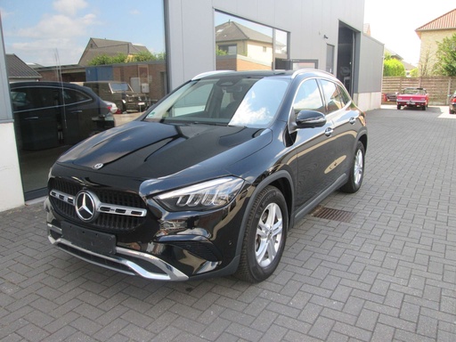 Mercedes-Benz GLA 200 DISTRONIC MEMORY